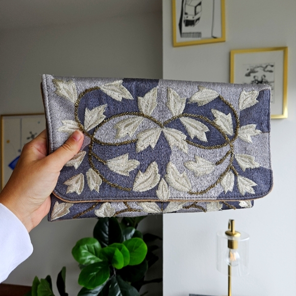 Blue embroidered clutch bag with silver chain - Picture 1 of 3